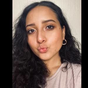 Meet your Posher, Yesenia